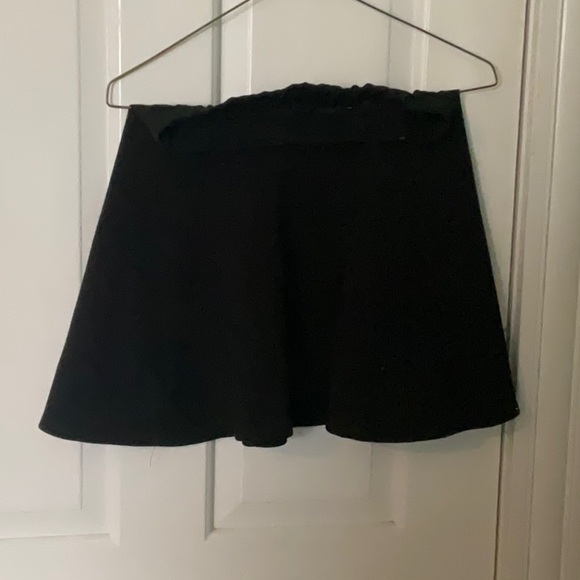 Black, textured skater skirt from eclipse - Picture 2 of 3